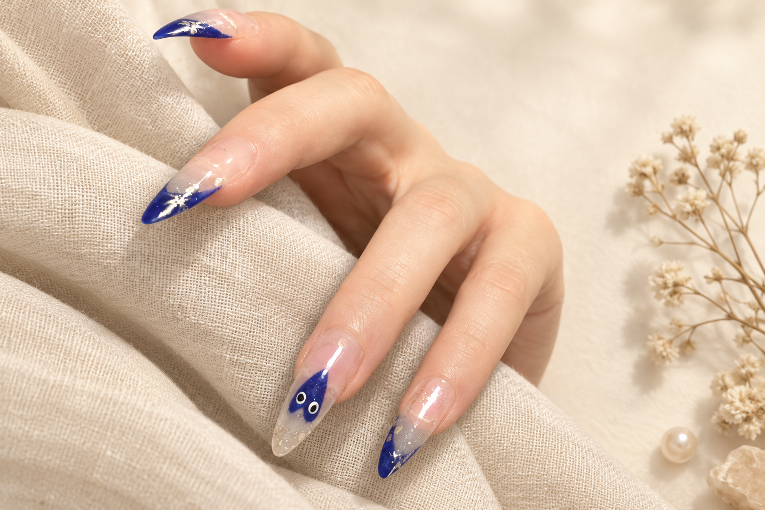 Détails bleus et cœurs — photo fournie par Maëlys, mise en scène retouchée